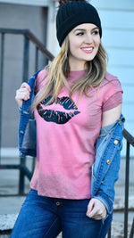 Bleach Dye Lips Tee - Shop La's Showroom